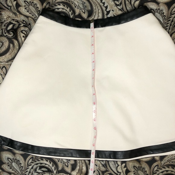 Banana Republic white/black skirt with pockets! - Picture 2 of 8